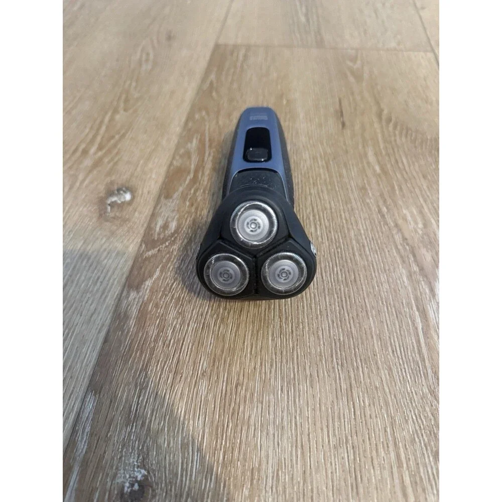 Phillips Norelco Series 3000 Rechargeable Wet Dry Electric Shaver